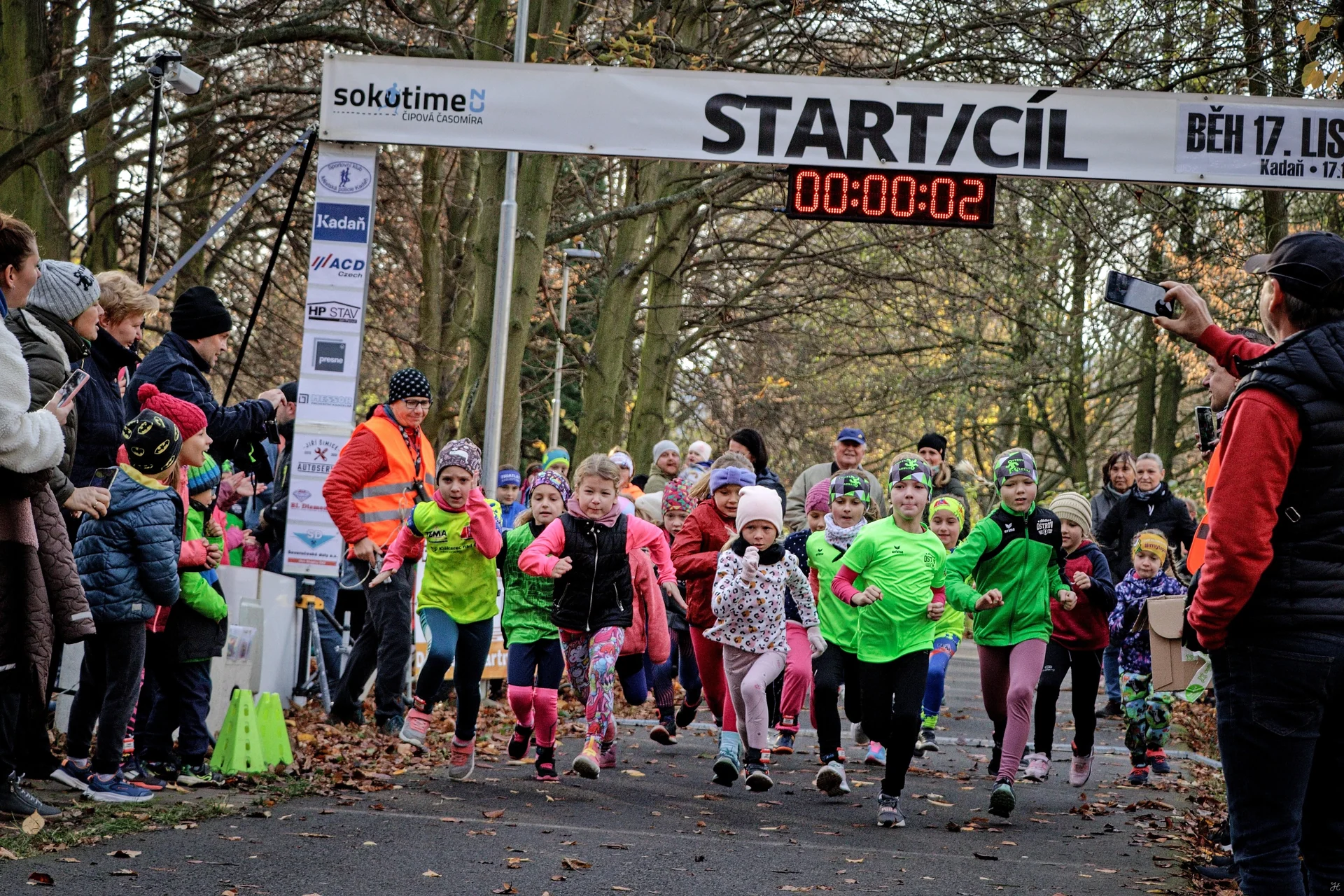 Tradiční Běh 17. listopadu v Kadani se znovu blíží! Nepropásněte přihlášky