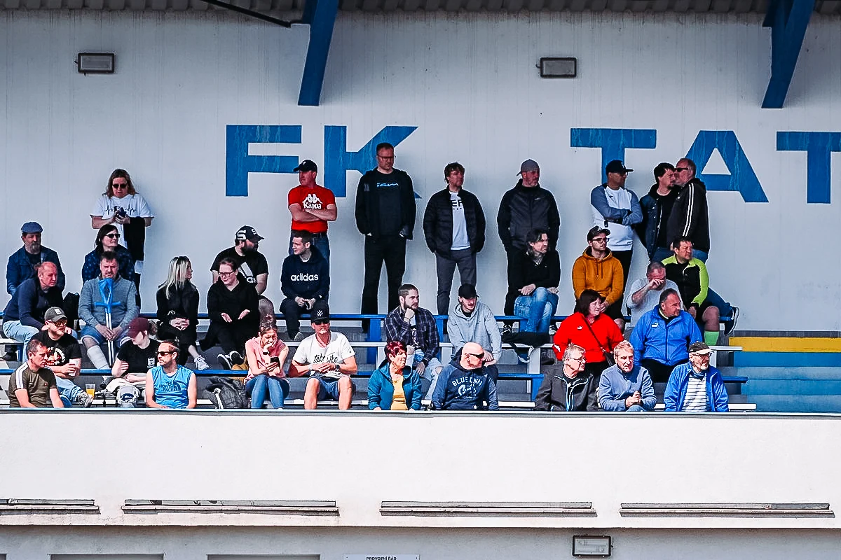 Kam o víkendu za sportem: Čeká nás fotbal i pozemní hokej